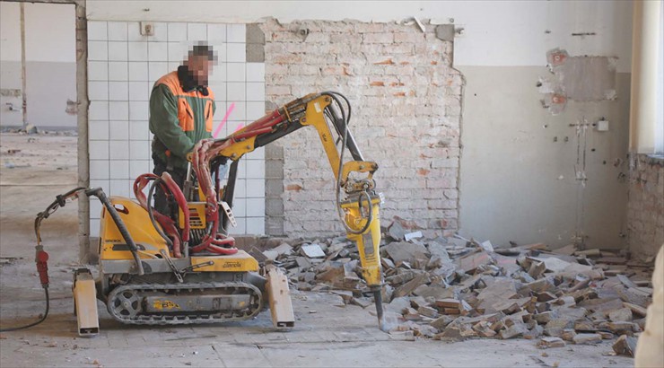 Abtragen des Estrich bis auf die Rohdecke